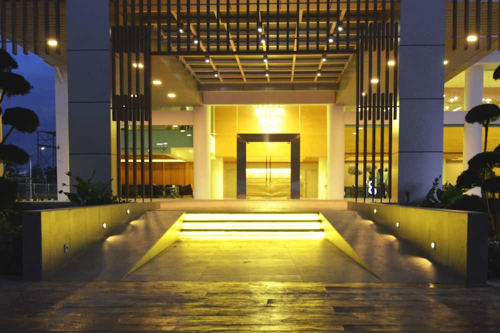 V8 Hotel
