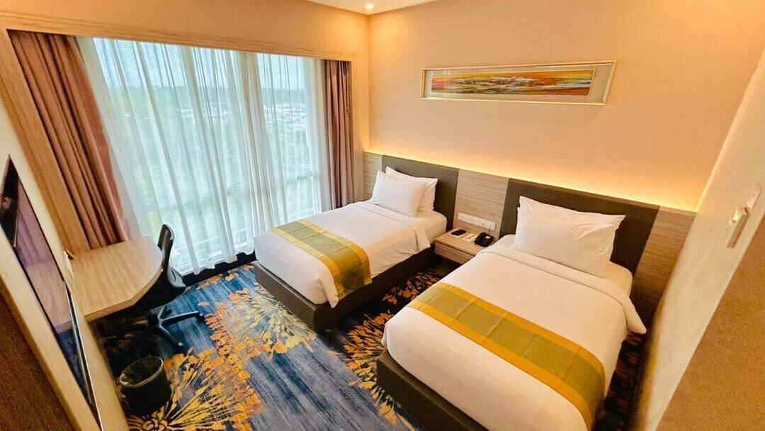 Quarto duplo luxo | Cofres nos quartos, escrivaninha, berços grátis, Wi-Fi de cortesia