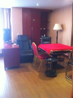 Suite Affaires | Salle de séjour | Téléviseur