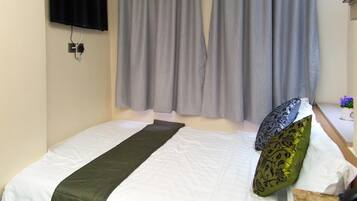 Standard Double Room | In-room safe, desk, iron/ironing board, free WiFi