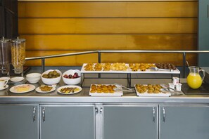 Desayuno buffet entre semana (con cargo)