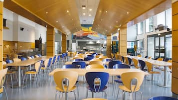 Buffet breakfast for a fee on weekdays