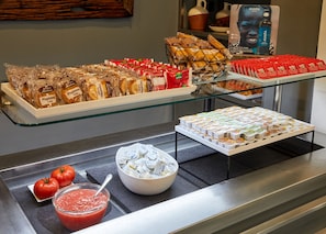 Buffet breakfast for a fee on weekdays