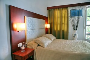Individually decorated, free WiFi, bed sheets - Aegeon Hotel (Lesvos)