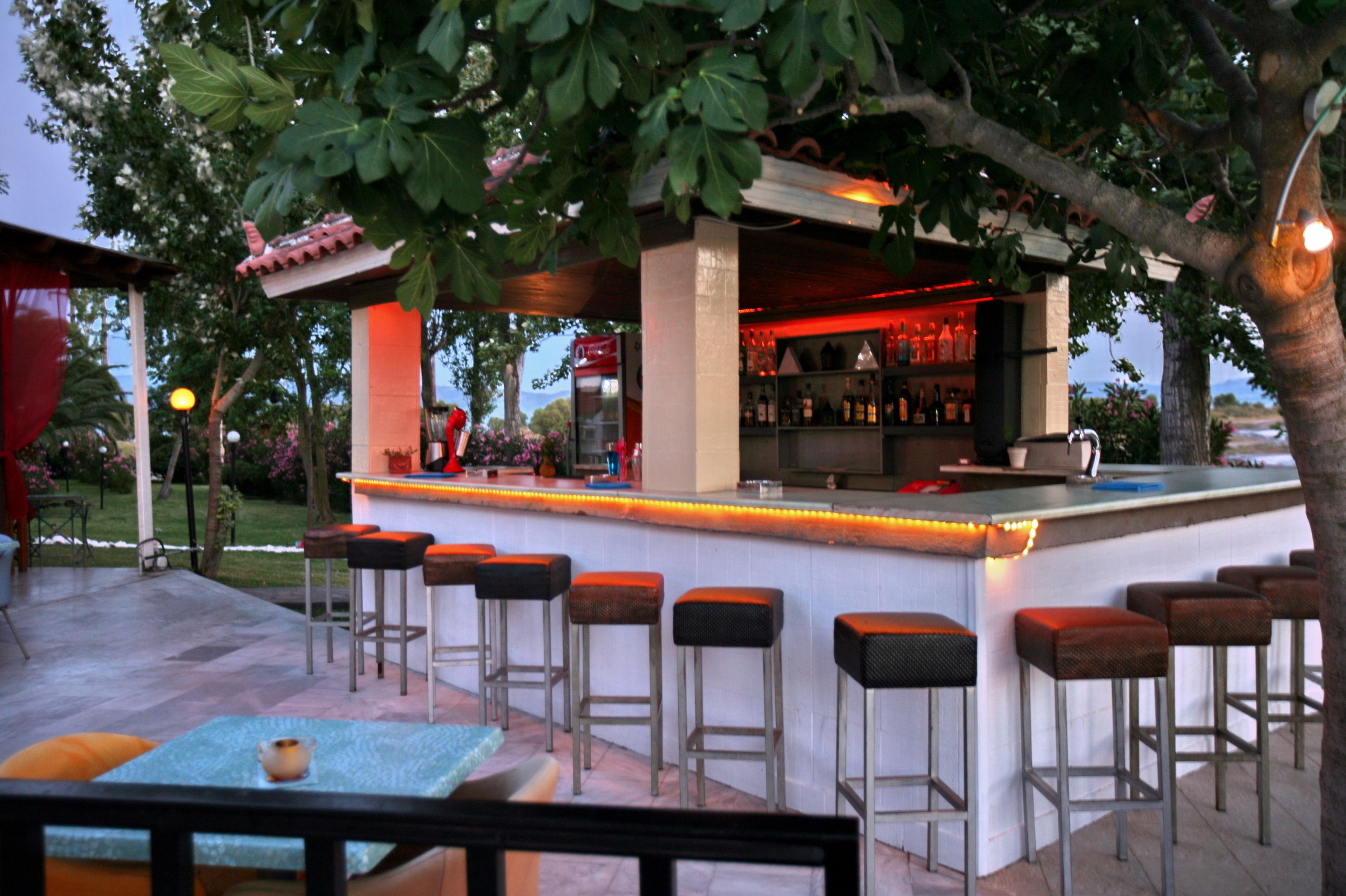 poolside bar