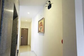 Pillowtop beds, minibar, desk, blackout drapes - Onion 2 Hotel & Apartments (Da Nang)