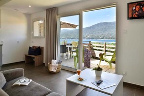 Comfort Apartment, Sea View | Living area
