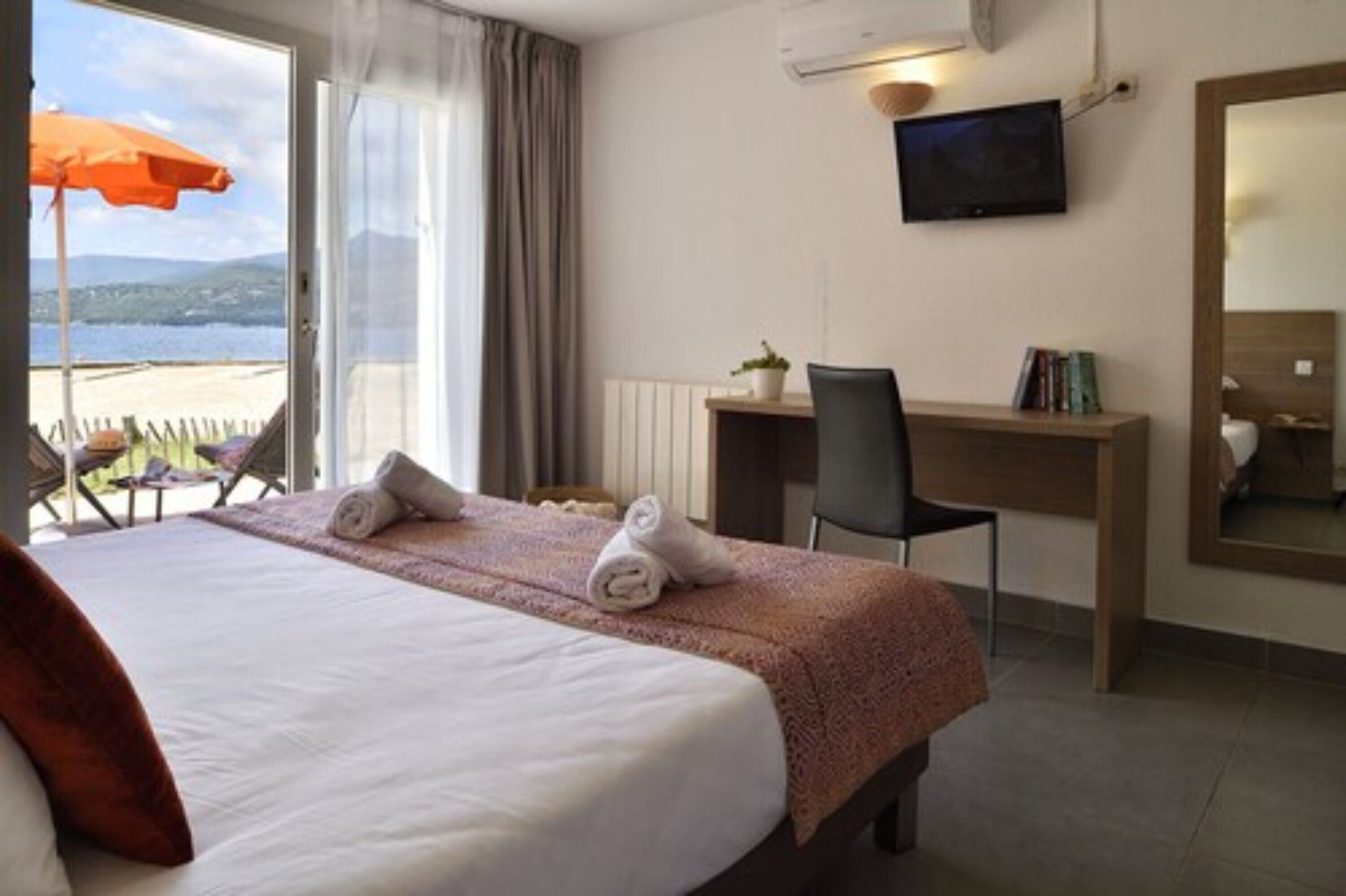 comfort room, sea view | 2 bedrooms, premium bedding, in-room safe, free wifi