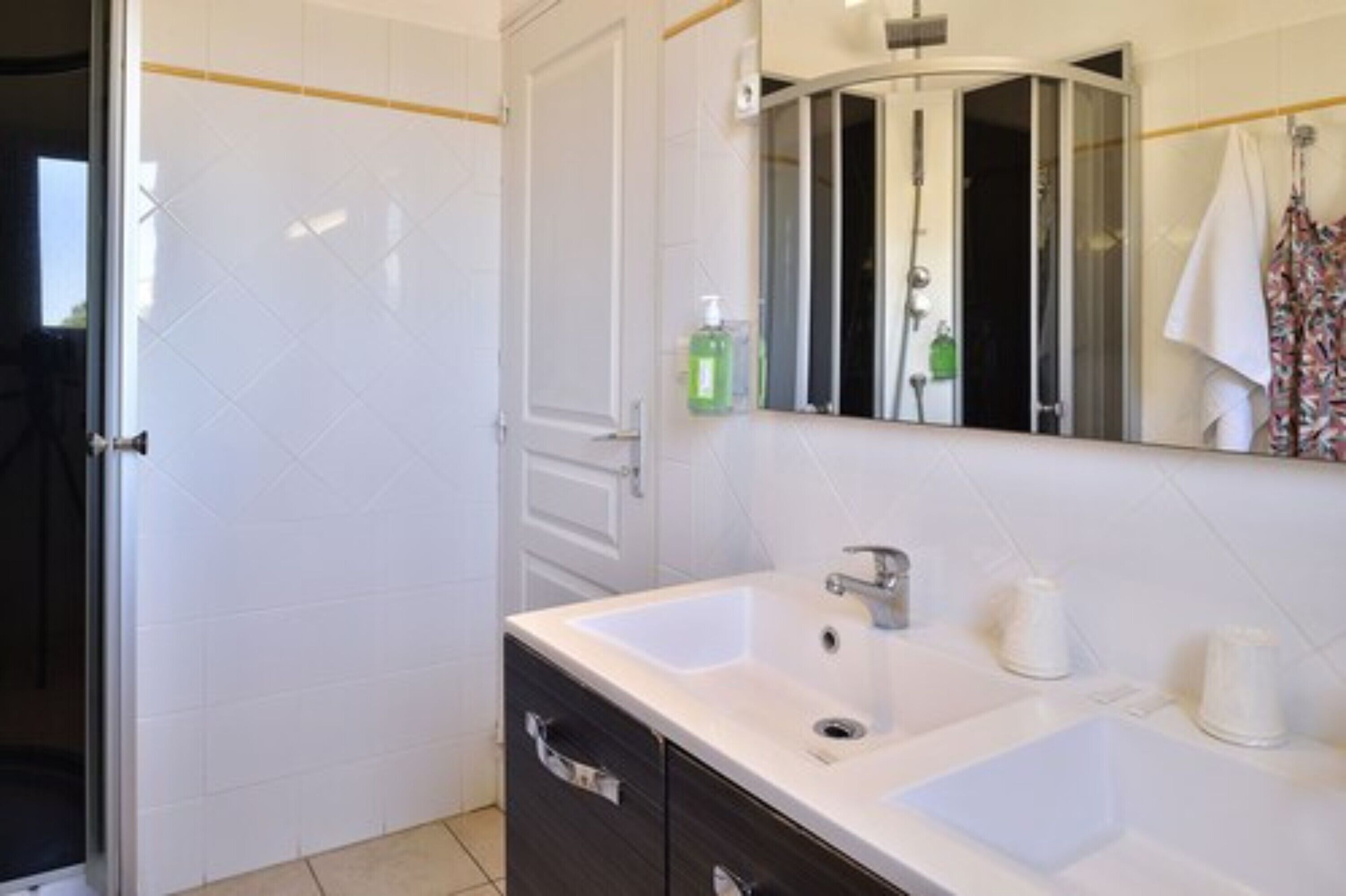 comfort apartment, 2 bedrooms, sea view | bathroom | shower, free toiletries, towels