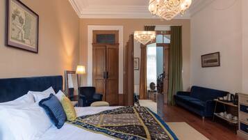 1 bedroom, Egyptian cotton sheets, premium bedding, down duvets