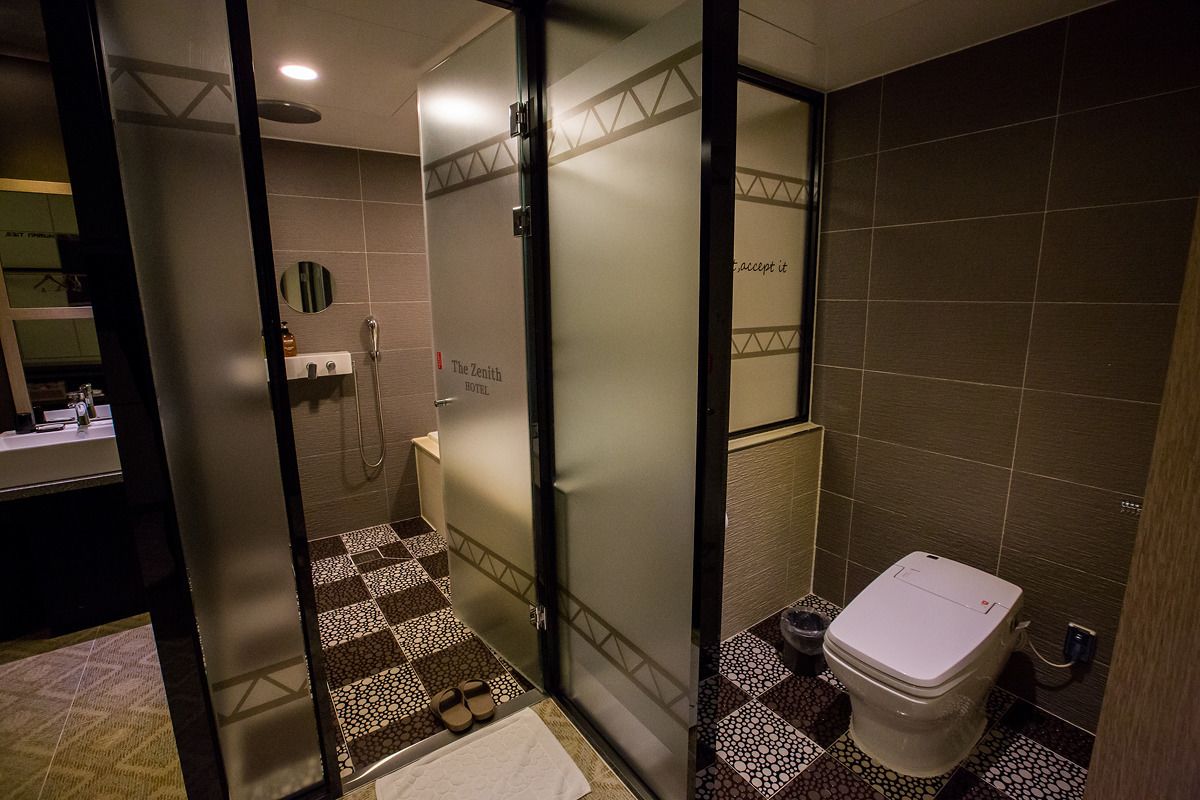 deluxe room | bathroom | free toiletries, hair dryer, bathrobes, slippers