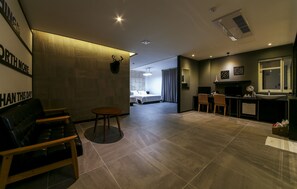 VVIP (Karaoke) | Living area | Flat-screen TV, computer - The Zenith Hotel (Gimhae)