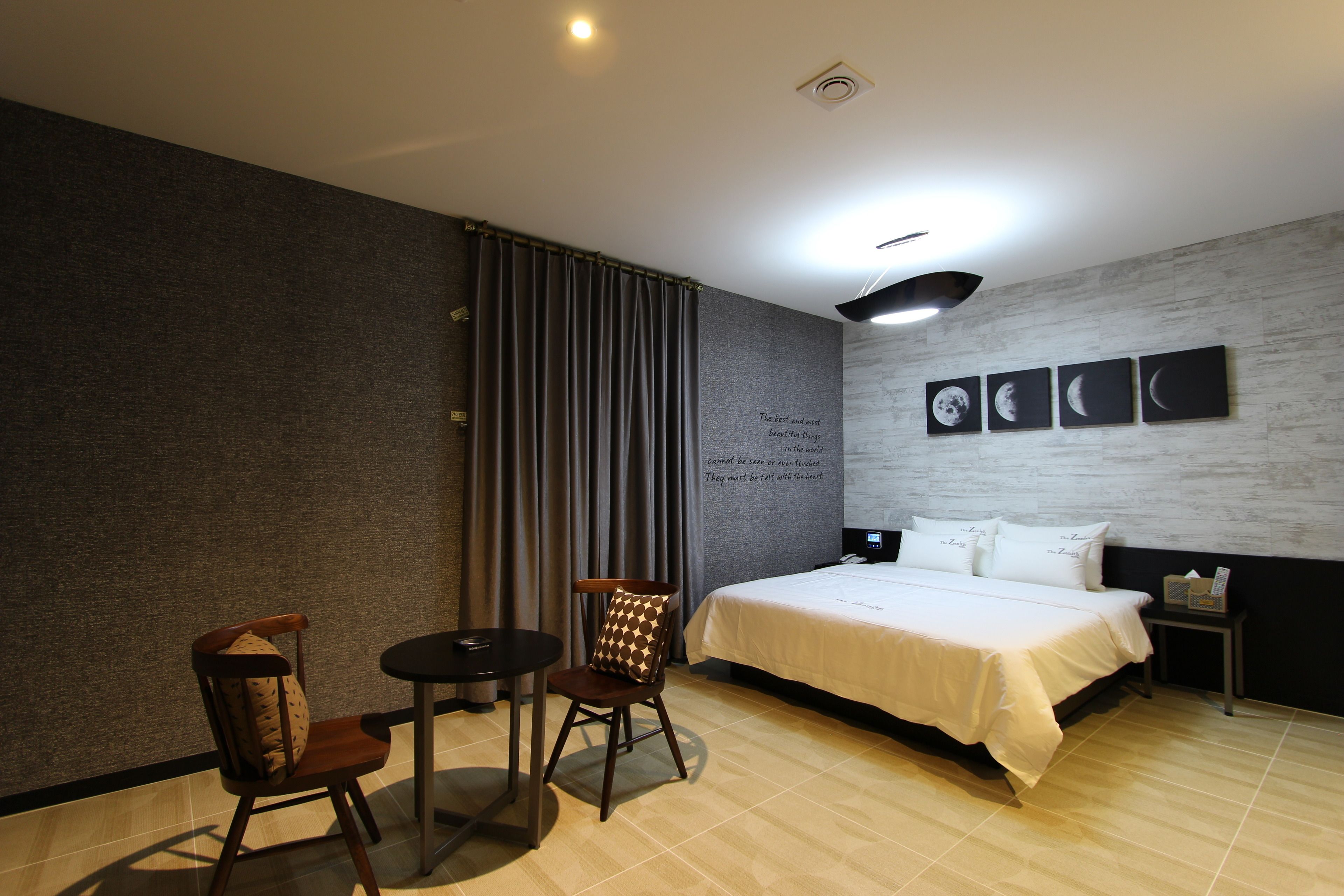 deluxe room | blackout curtains, free wifi