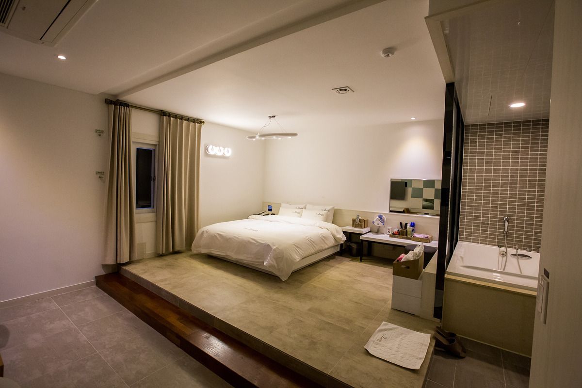 vip a | blackout curtains, free wifi