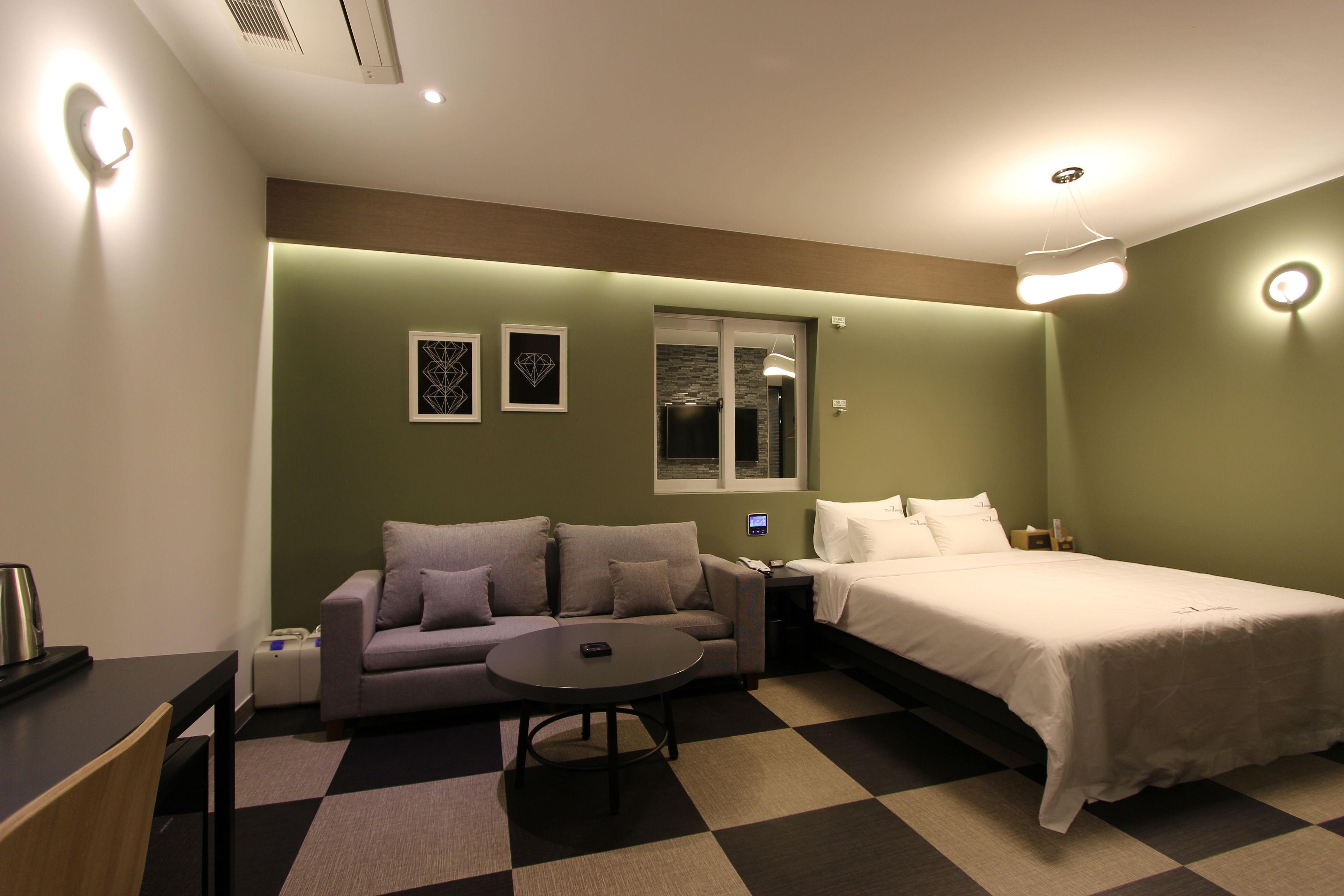 Deluxe Room | Blackout drapes, free WiFi