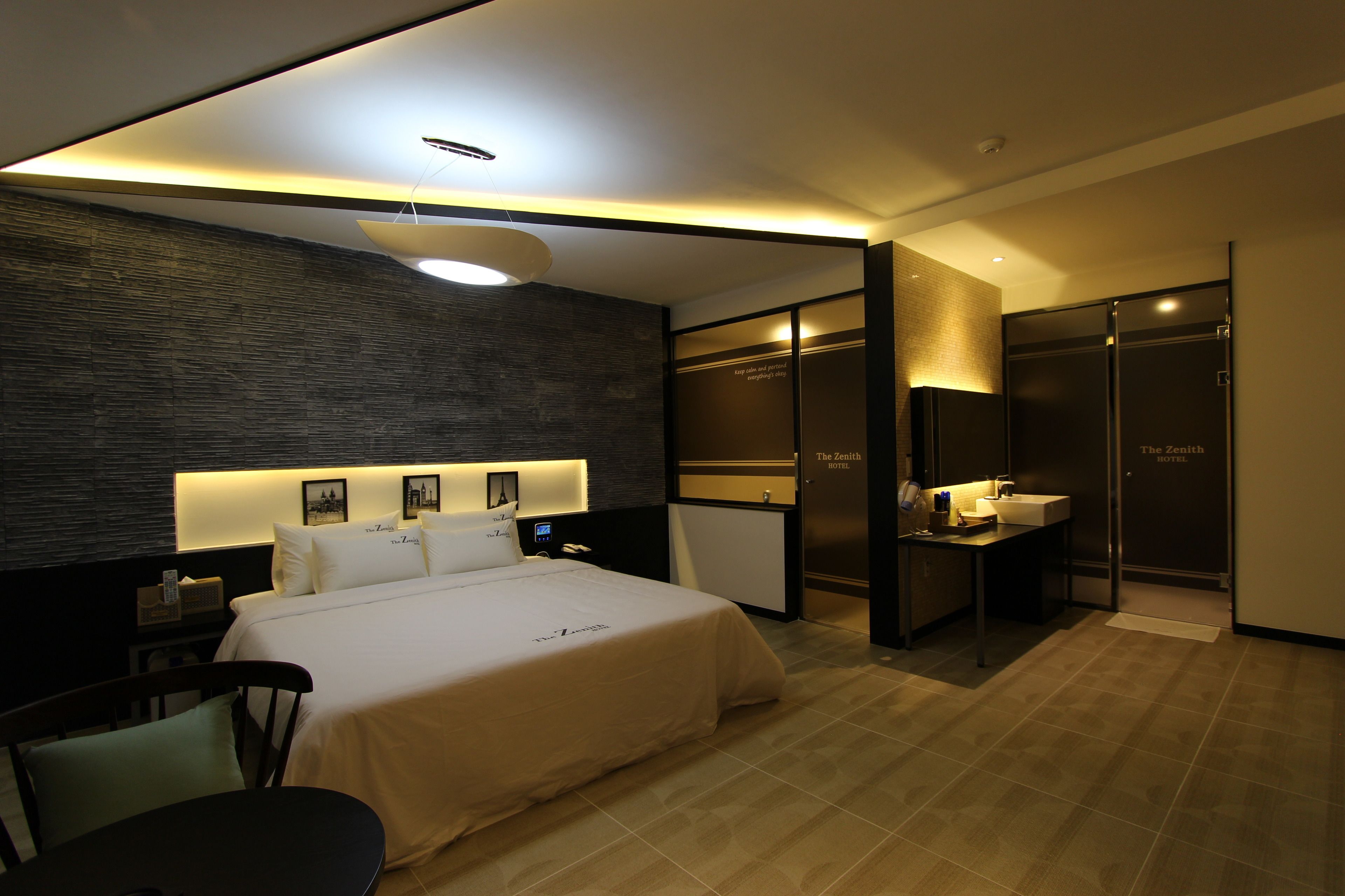 deluxe room | blackout curtains, free wifi