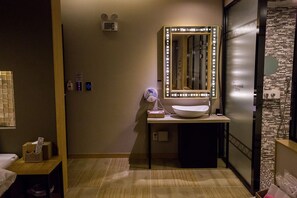 VIP B (Karaoke) | Lavabo de la salle de bain
