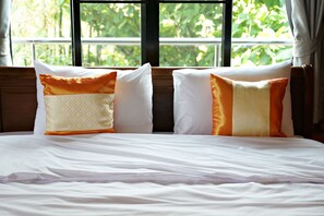 Free minibar items, in-room safe, desk, soundproofing - Saengpanya Home Boutique Hotel - SHA Plus  (Chiang Mai)