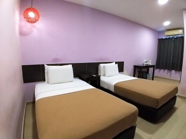 Habitación con 2 camas individuales | Escritorio y wifi gratis