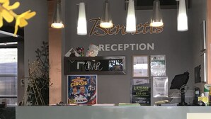 Quầy tiếp tân