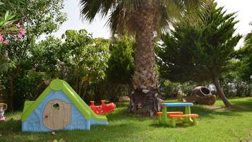 Área de juegos infantiles al aire libre