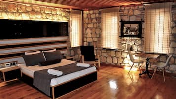 Kose Suite | 1 bedroom, premium bedding, minibar, in-room safe