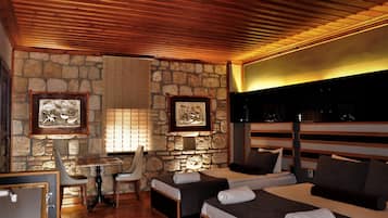 Deluxe Üç Kişilik Oda | 1 bedroom, premium bedding, minibar, in-room safe