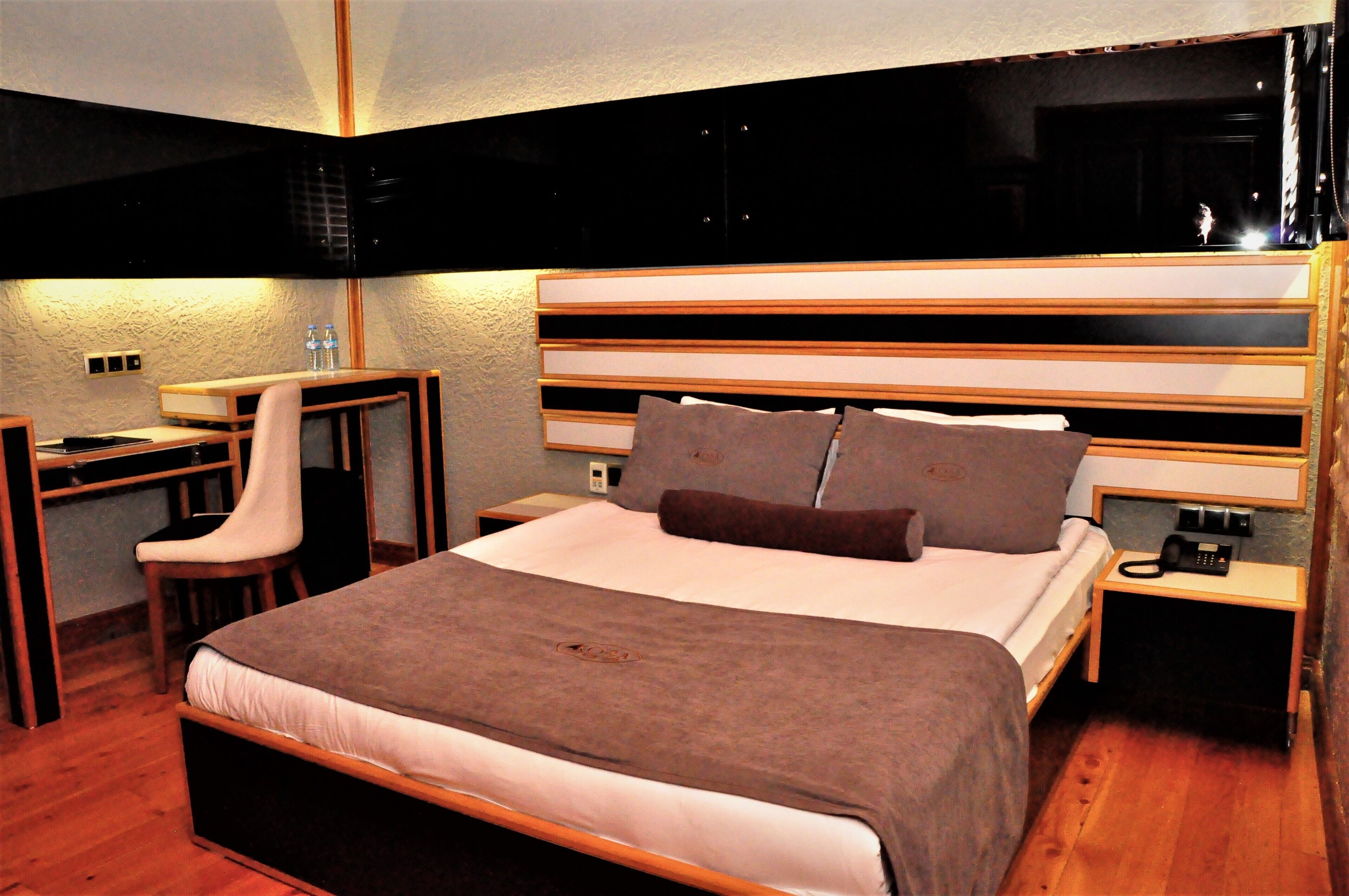 standard double room | 1 bedroom, premium bedding, minibar, in-room safe
