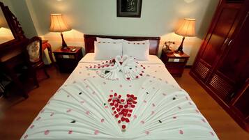 Premium bedding, down duvets, minibar, in-room safe