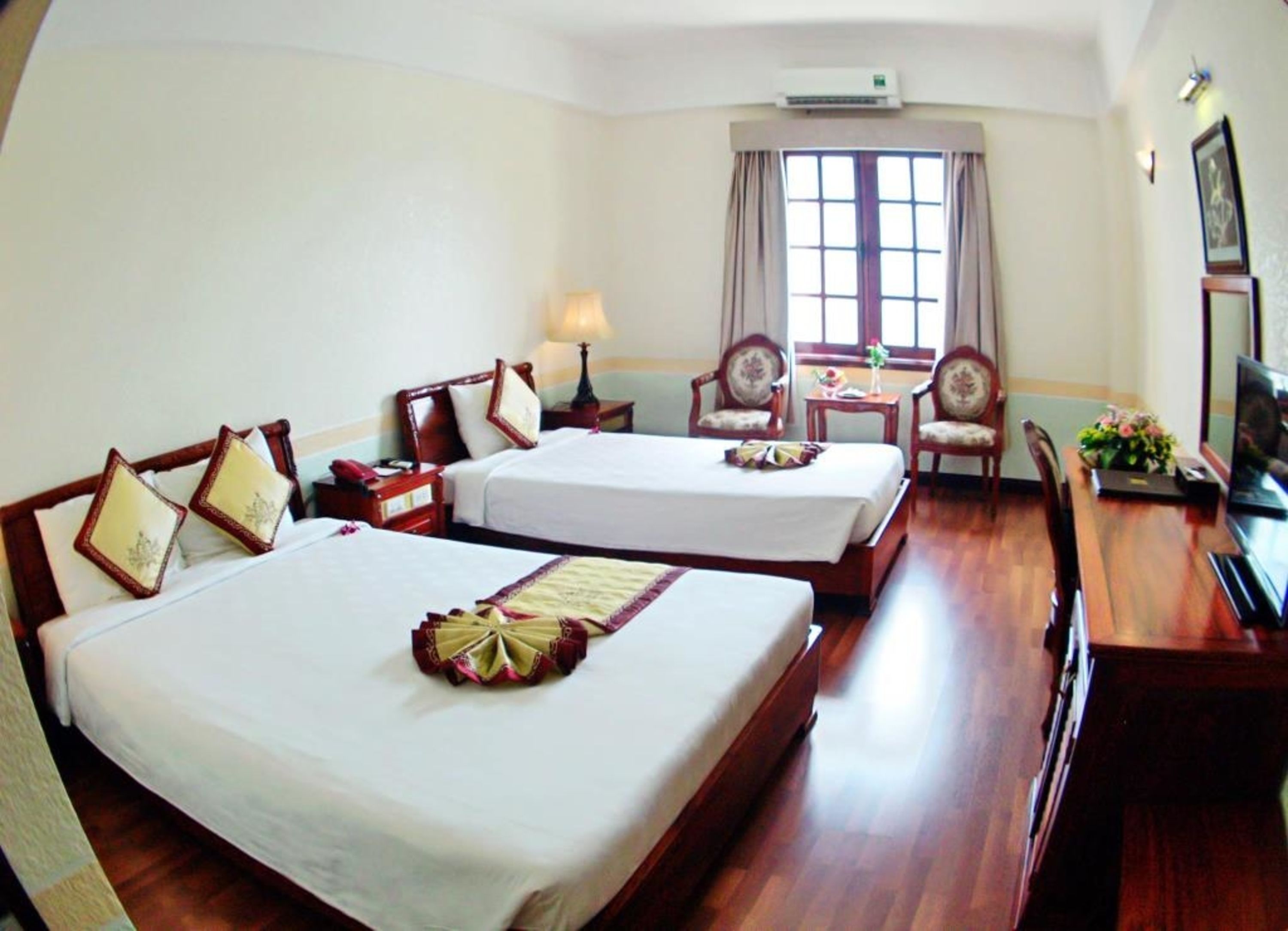 deluxe twin room, 1 bedroom, non smoking, city view | 1 bedroom, premium bedding, down duvets, minibar