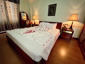 Premium bedding, down comforters, minibar, in-room safe - Ninh Kieu 2 Hotel (Can Tho)