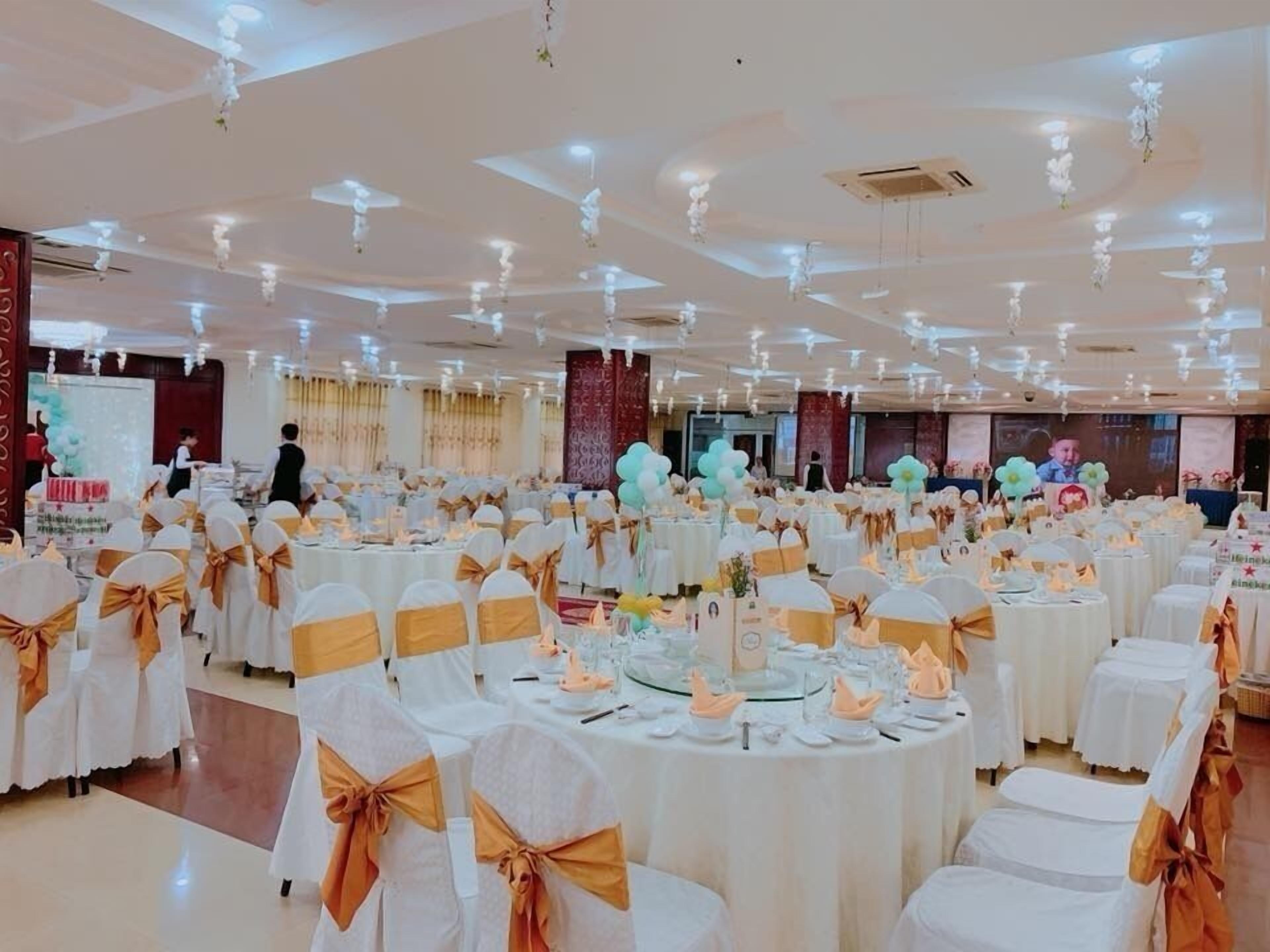 4 Restaurants, Frühstück, Mittagessen, Abendessen, internationale Küche