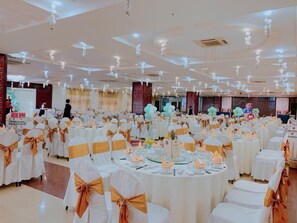 4 restaurants, breakfast, lunch, dinner served; international cuisine  - Ninh Kieu 2 Hotel (Can Tho)