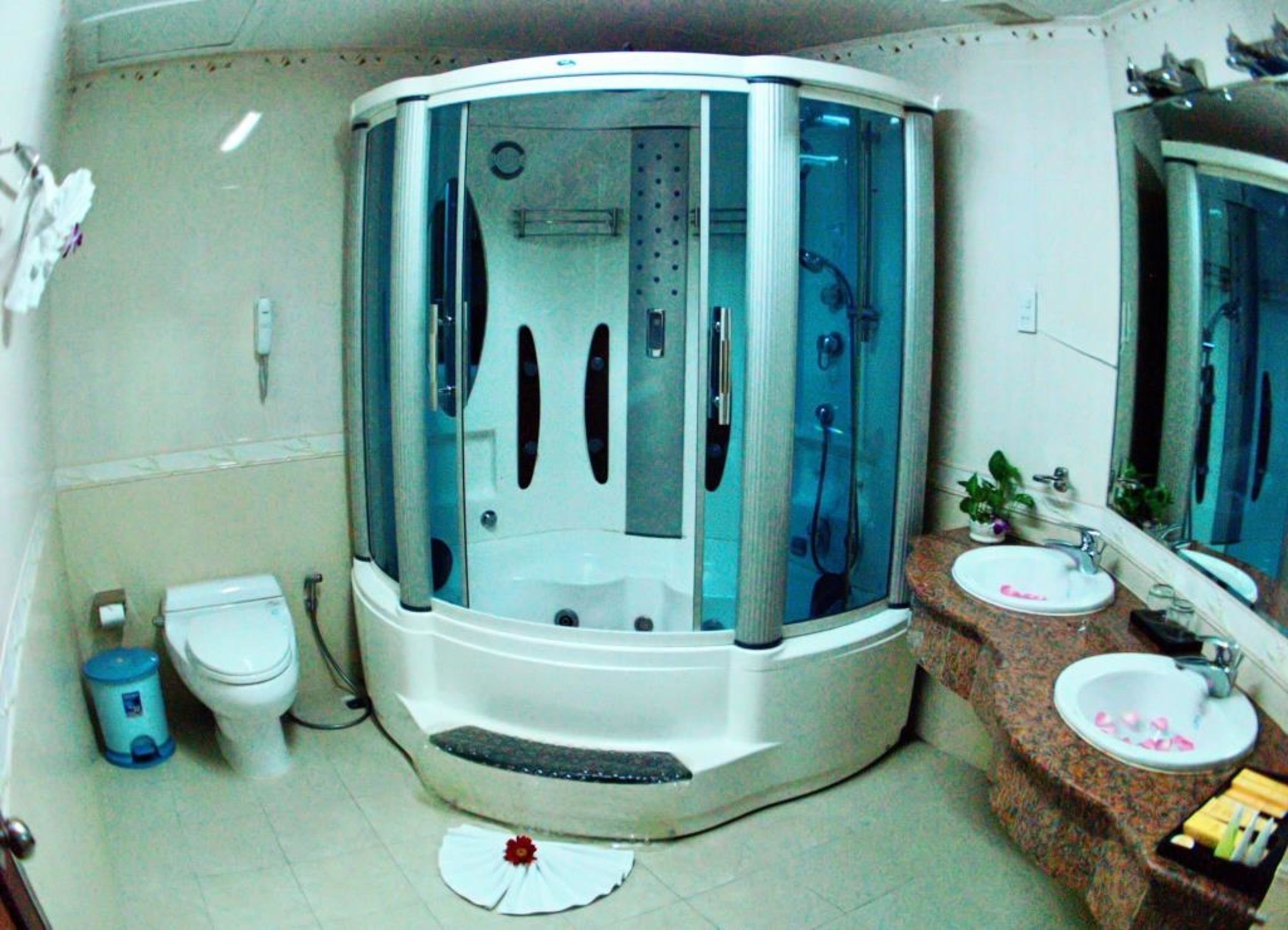 vip room | bathroom | free toiletries, hair dryer, bathrobes, slippers