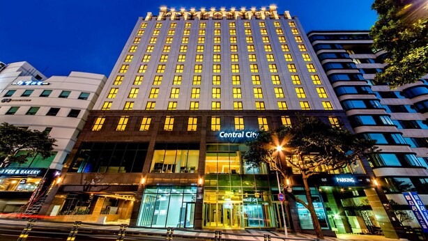 A high-rise hotel with a prominent entrance and multiple floors. - Jeju Central City Hotel (Jeju-si,)
