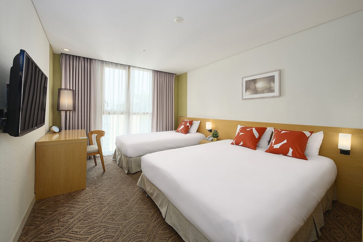 In-room safe, blackout curtains, free WiFi