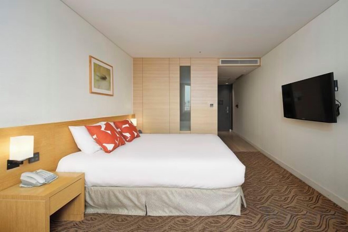 In-room safe, blackout curtains, free WiFi