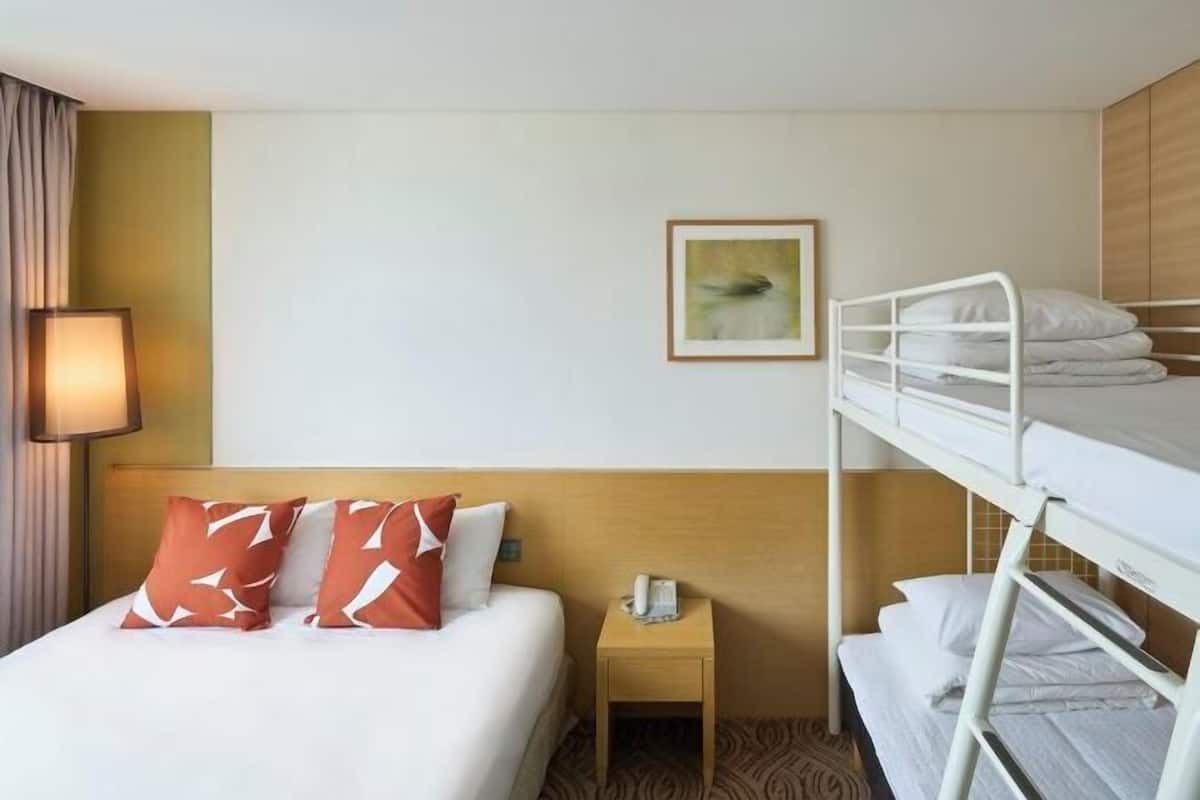 In-room safe, blackout curtains, free WiFi