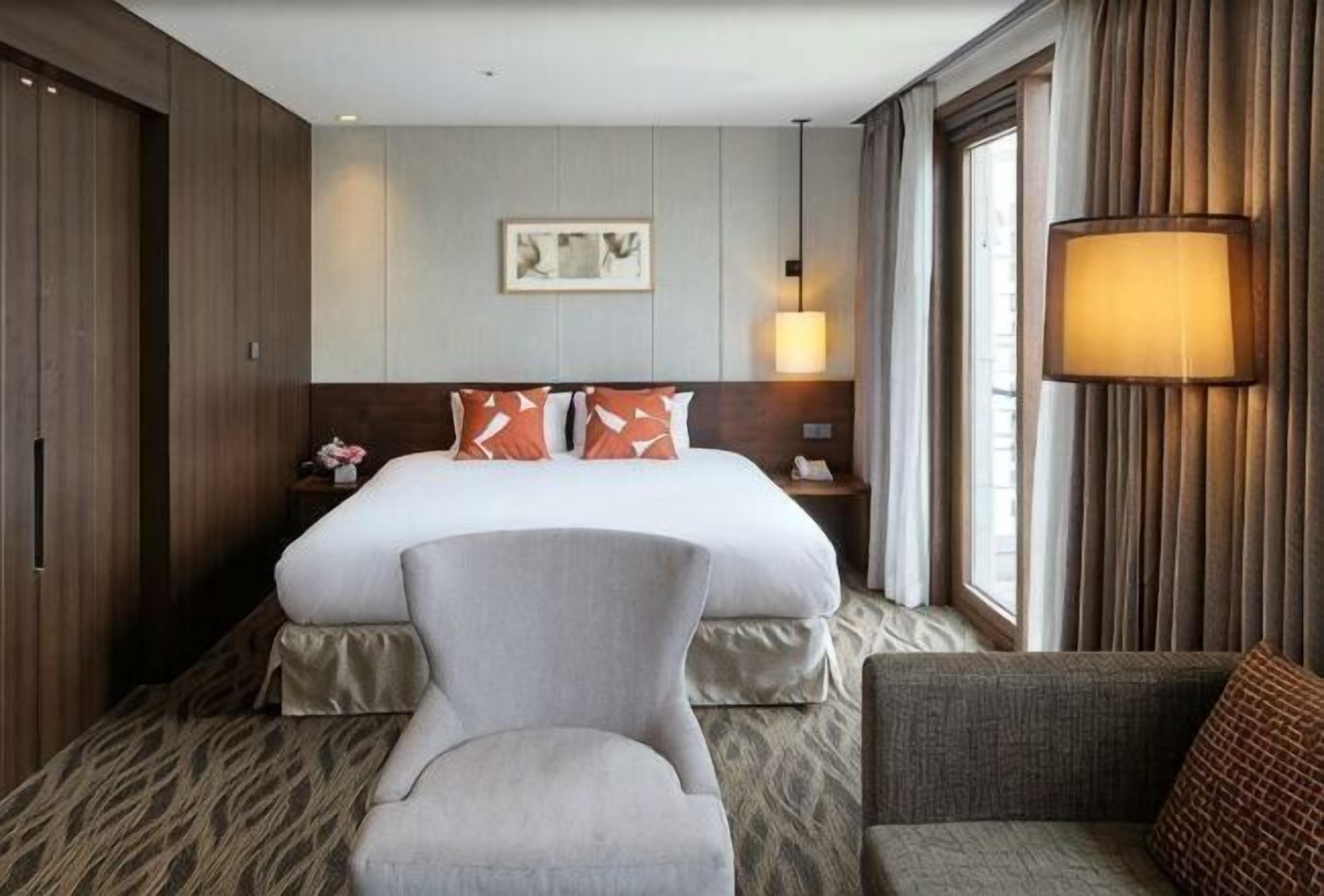 In-room safe, blackout curtains, free WiFi