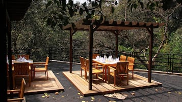 3 restaurants, international cuisine