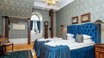 Dubbelrum pÄ Slottet | Individuell inredning, unika möbler, skrivbord och arbetsyta för laptop