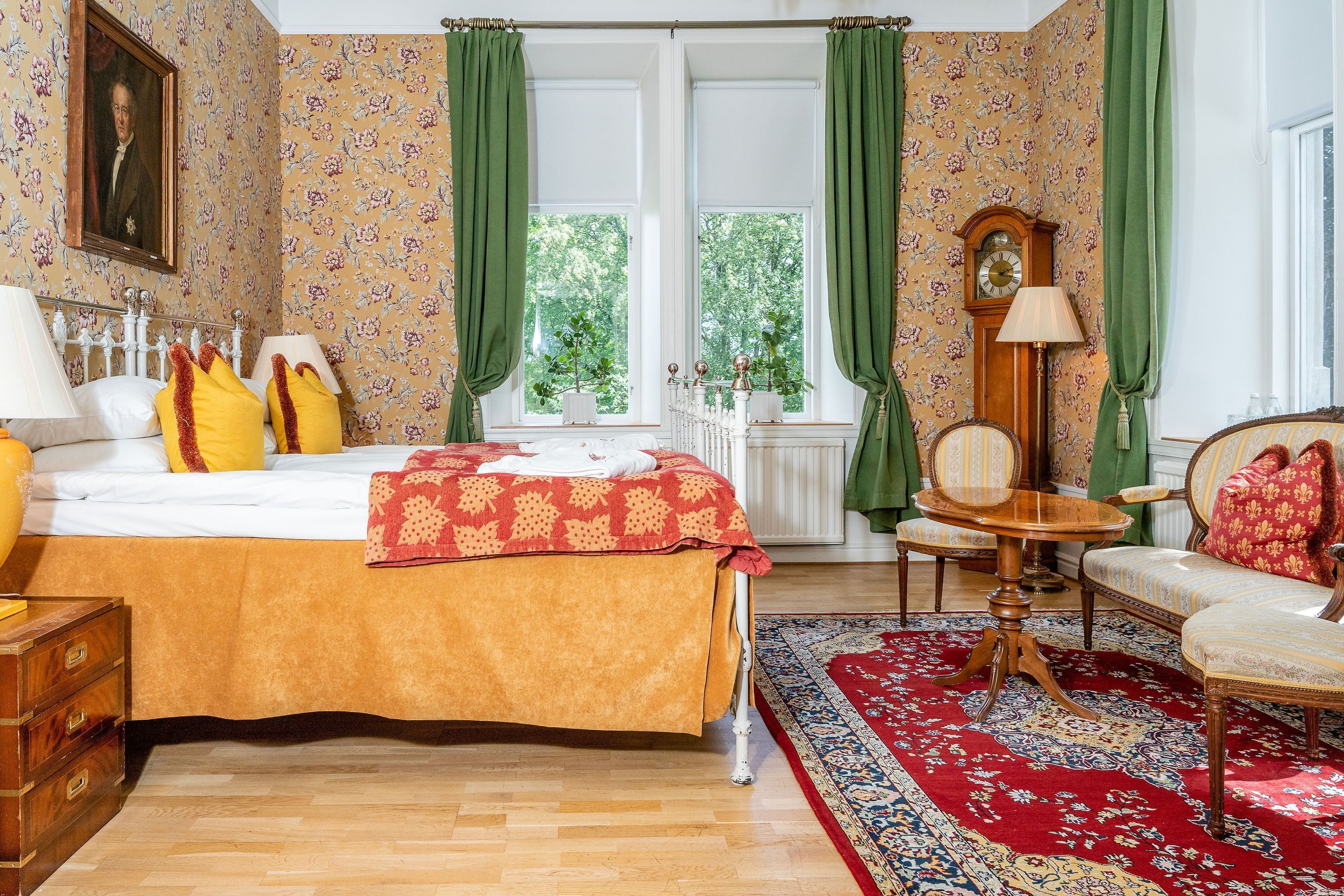 superior double room | 1 bedroom, individually decorated, individually furnished, desk