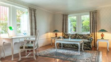 Suite in the Castle Garden | Living area