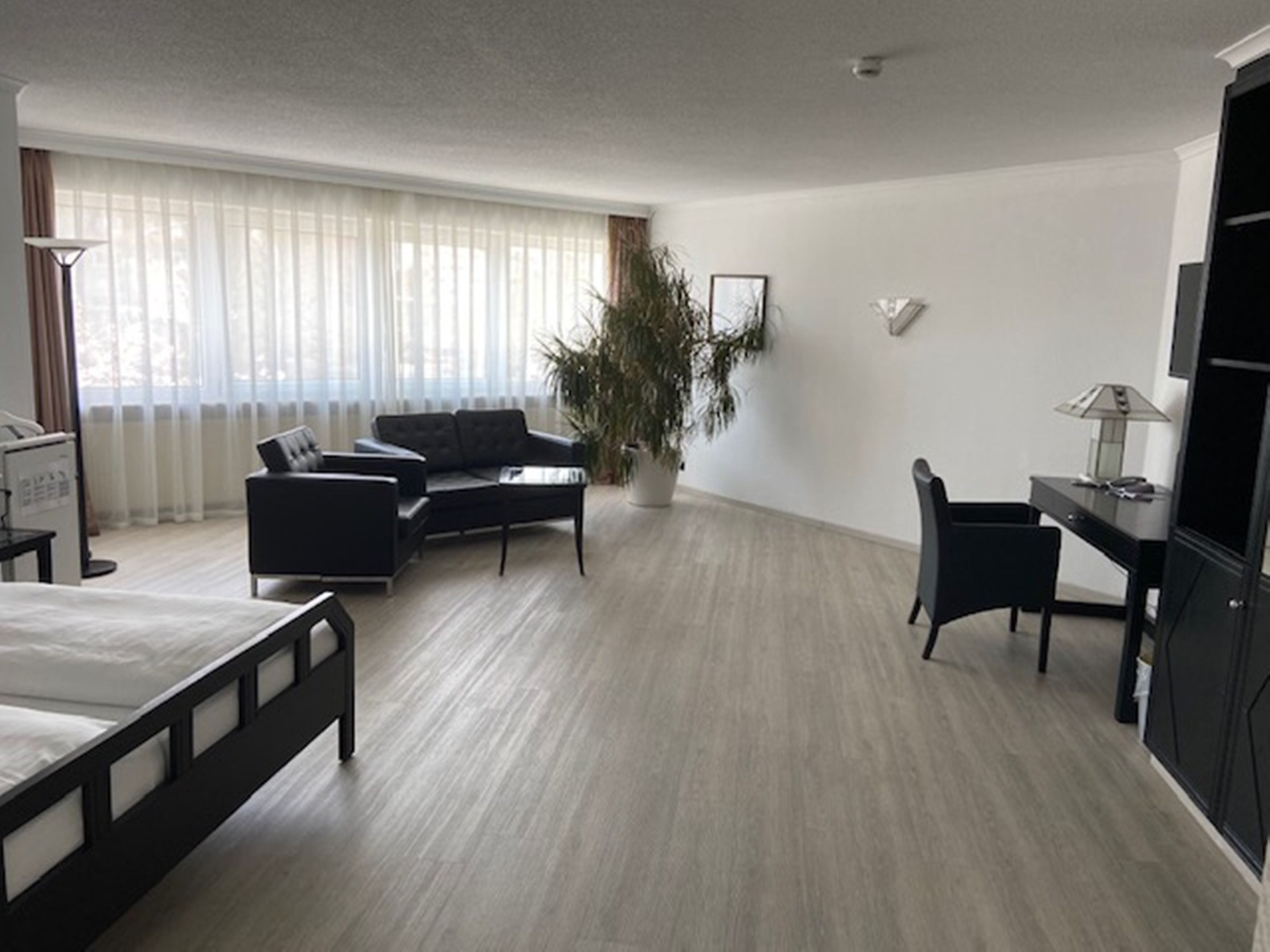 43-inch flat-screen tv with cable channels, tv