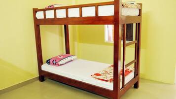 Shared Dormitory (6 beds) | Desk, soundproofing, free WiFi