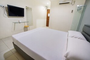 Superior Room | Desk, free WiFi - Dju Dju Hotel (Batam)