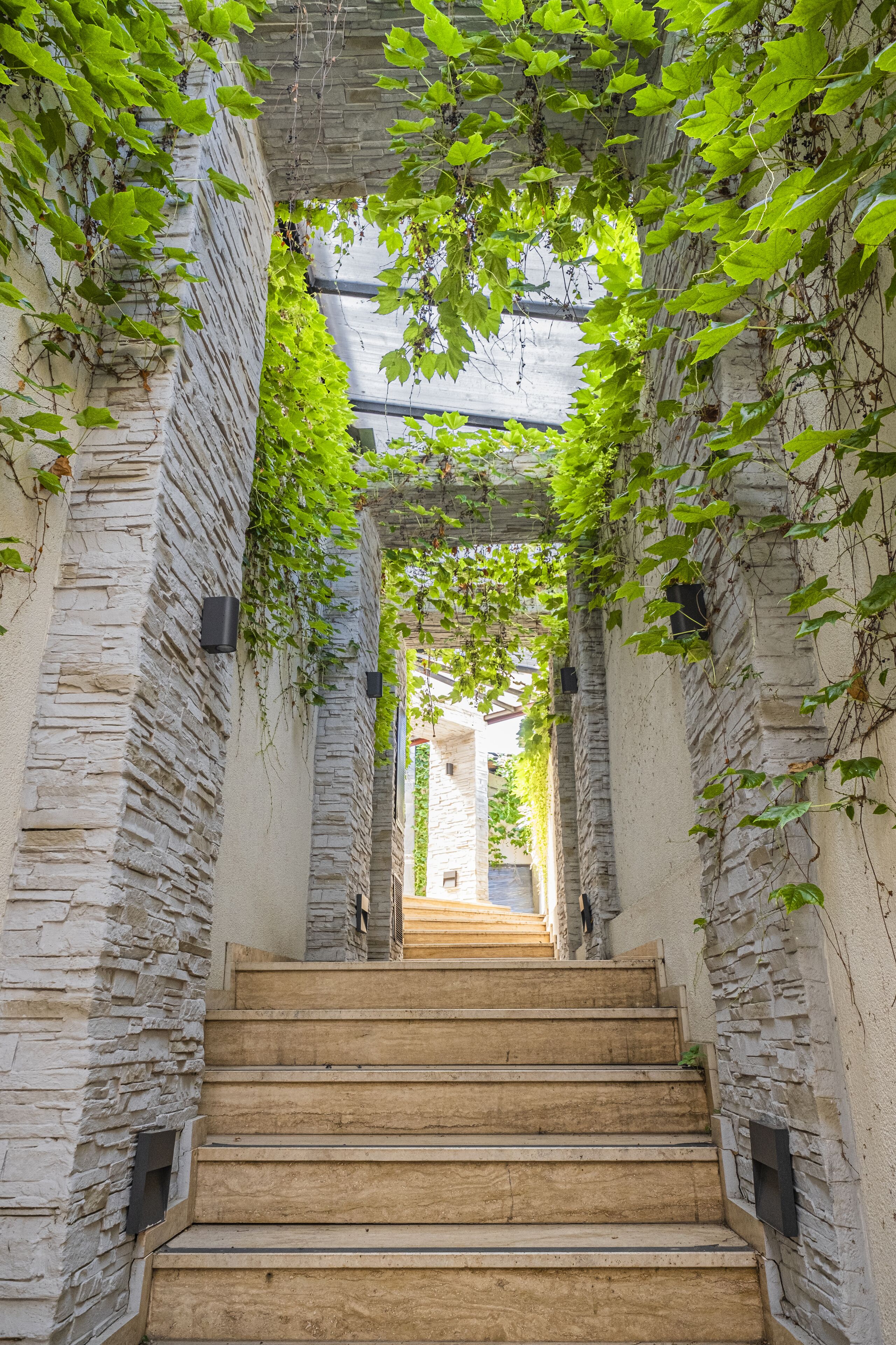 المنشأة من الداخل