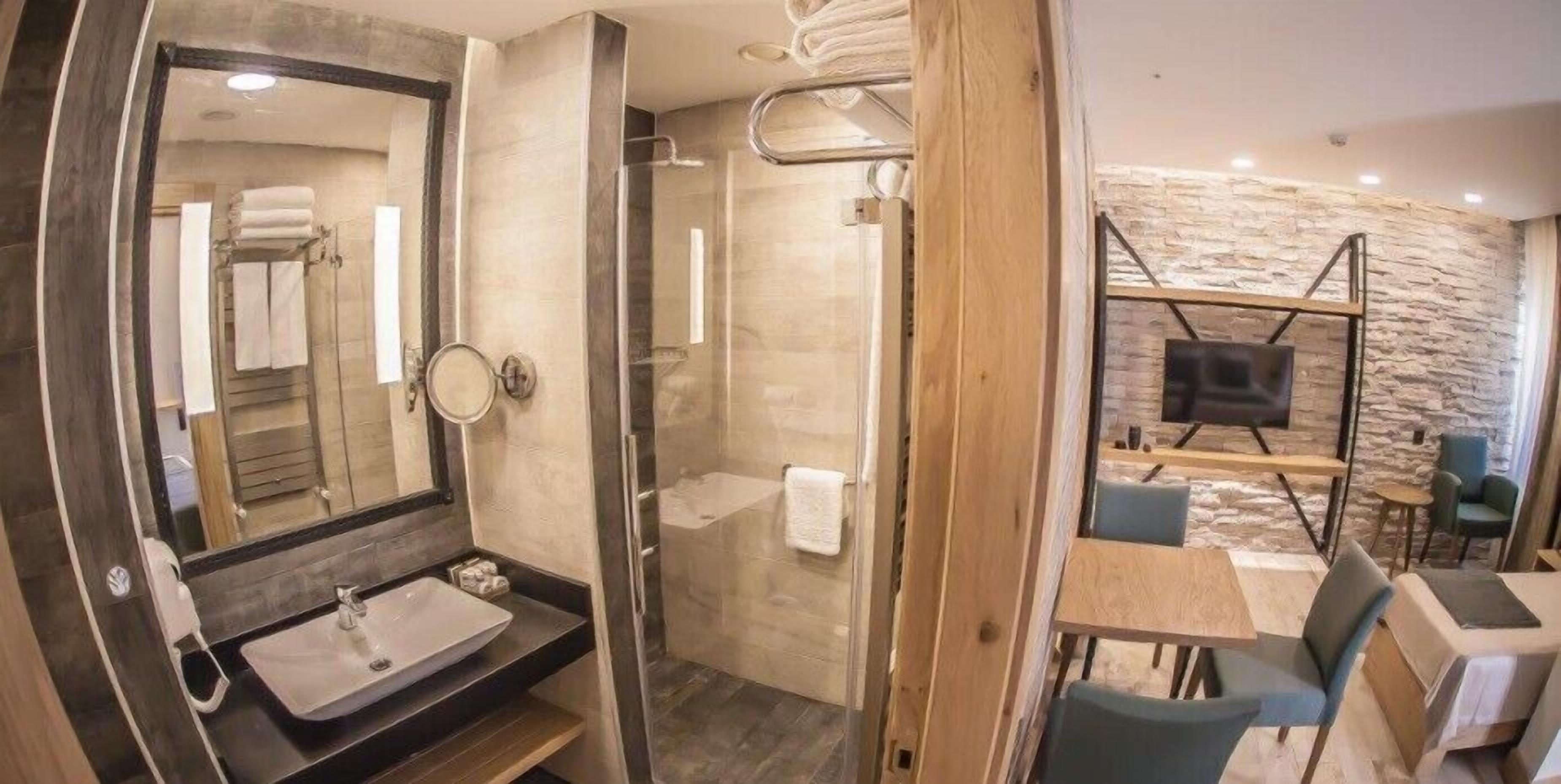 family studio, 2 bedrooms, kitchenette, garden area | bathroom | hydromassage showerhead, designer toiletries, hair dryer, slippers