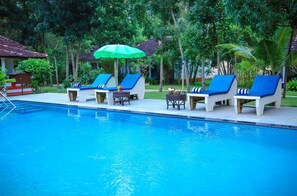 Outdoor pool, pool loungers