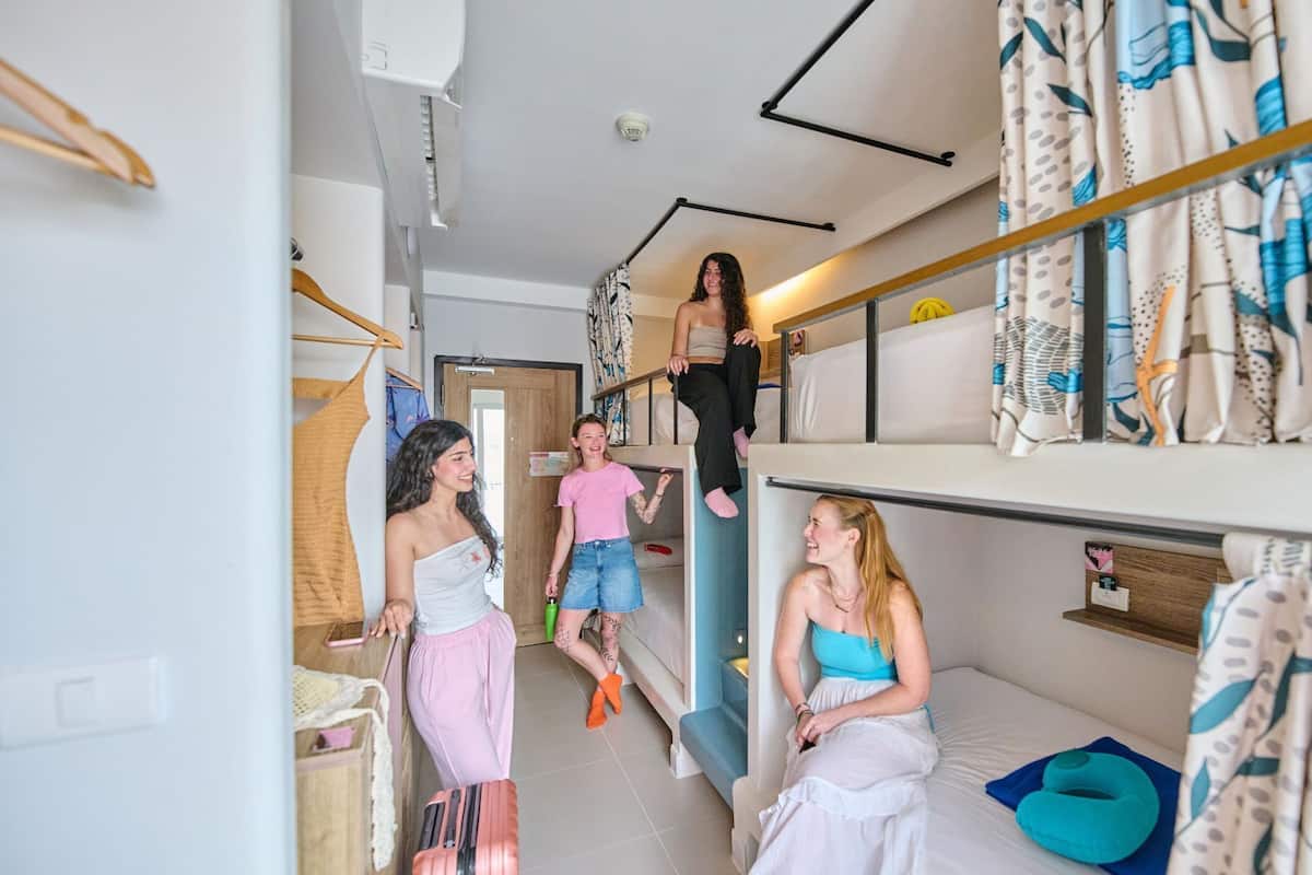 1 Bed in shared 4 bed Ladies Dorm | Blackout drapes, free WiFi, bed sheets